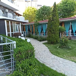Danita & Diva Restaurant Bbq&pool Bar Apartment Warna
